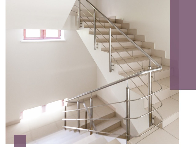 Установка и замена перил в подъезде в Великих Луке