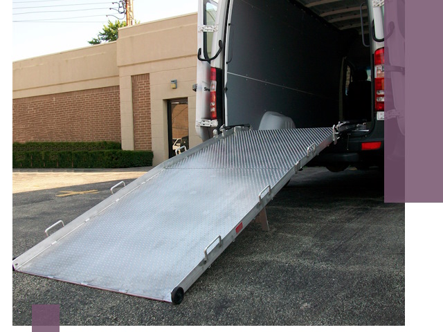 Мобильные пандусы в Великих Луке — производство, монтаж и аренда