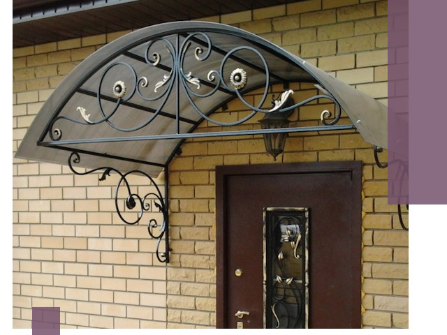 Изготовление козырьков из металла под ключ в Великих Луке