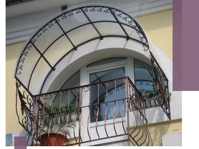 Козырьки над балконом в Великих Луке — изготовление и монтаж