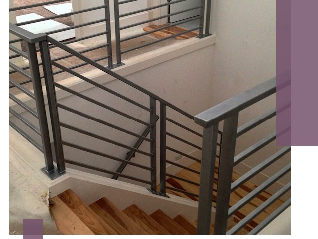 Изготовление поручней из металла и дерева в Великих Луке